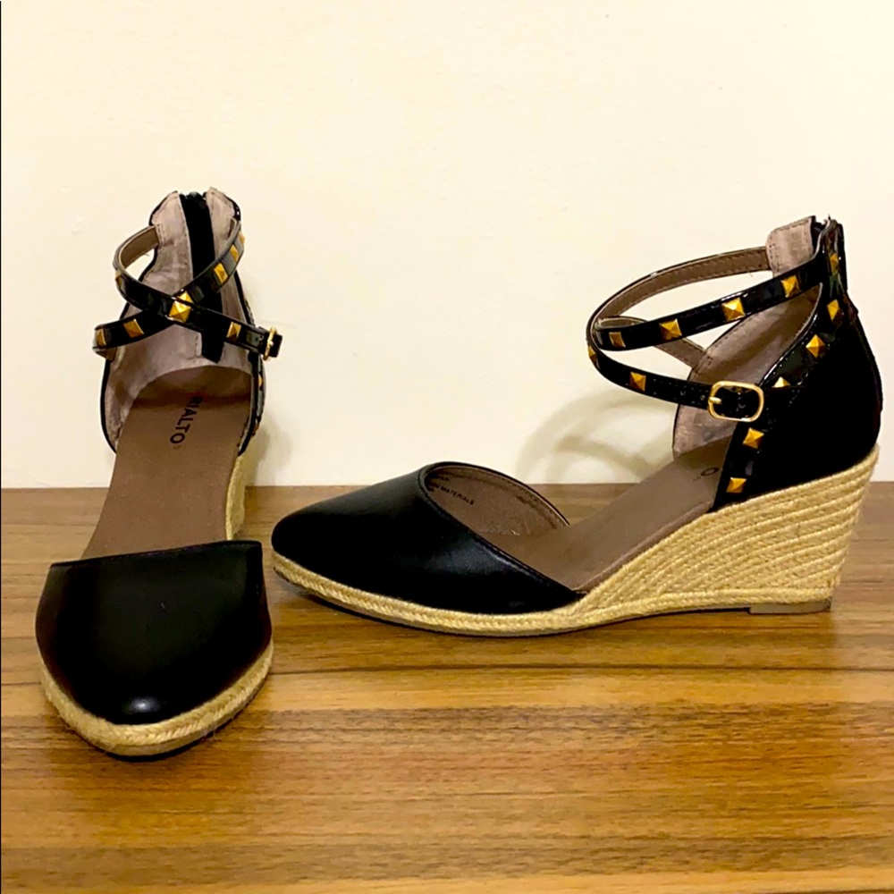 Rialto Close-toed Shoes